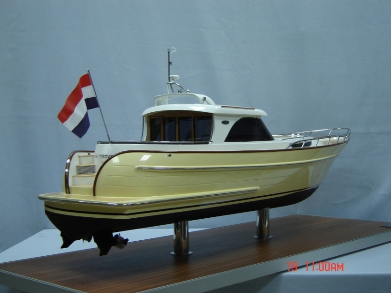 Crossover 44 scale model