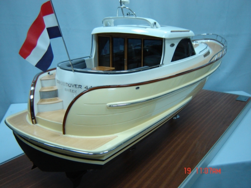 Crossover 44 scale model