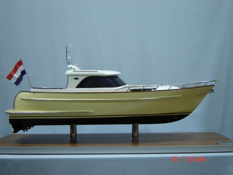 Crossover 44 scale model